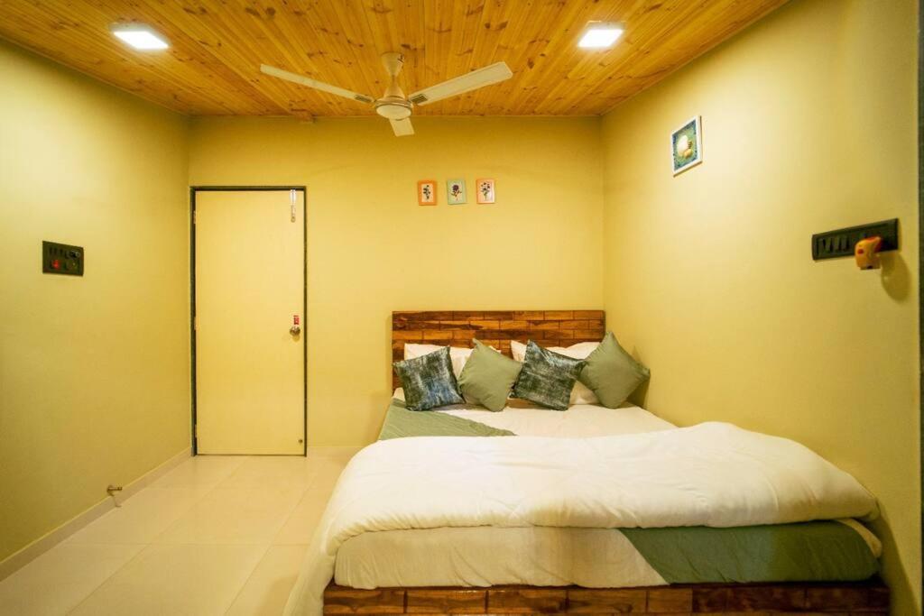 Spicy Mango Lakeside Abode - Luxurious Villa In Pawana לונבלה מראה חיצוני תמונה